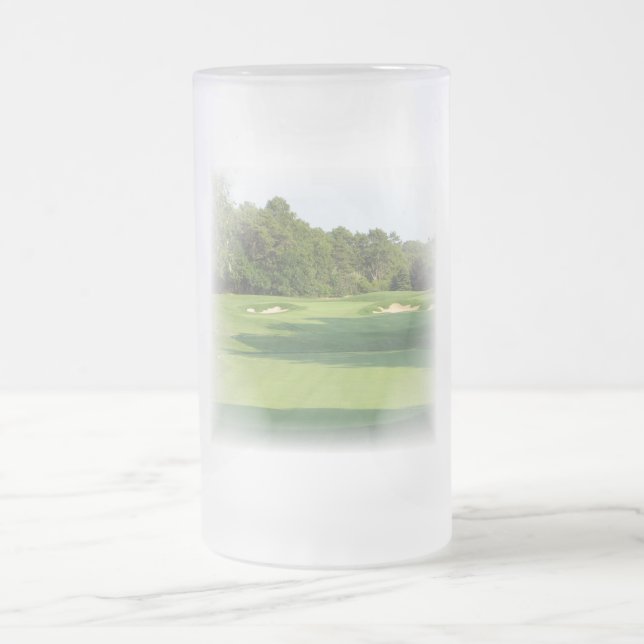 Tasse de bière givrée par terrain de golf (Centre)