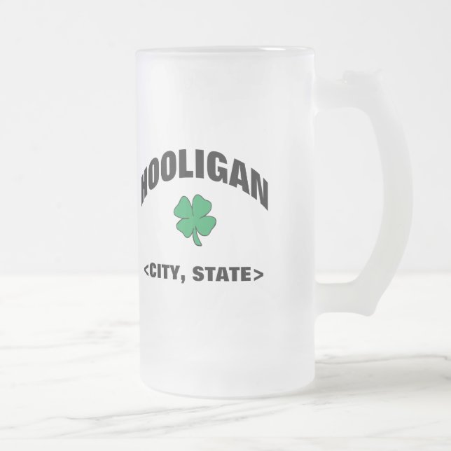 Tasse de bière irlandaise personnalisée de voyou (Droit)