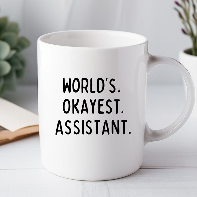 Tasse de bureau drôle de l'assistant le plus corre (Créateur téléchargé)