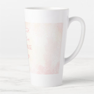 Tasse de café au latte avec citation pour la fête