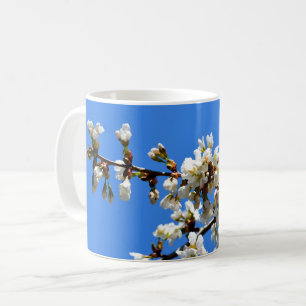 tasse de café aux fleurs printanières