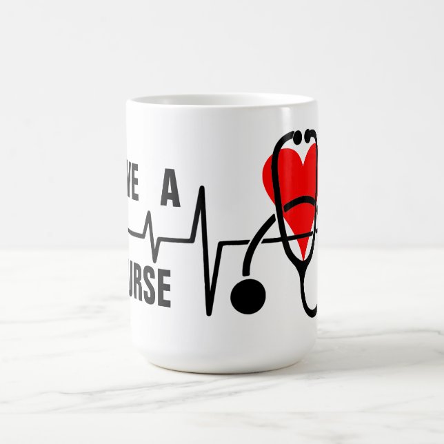 Tasse de café avec design de stéthoscope et cœur p (Centre)