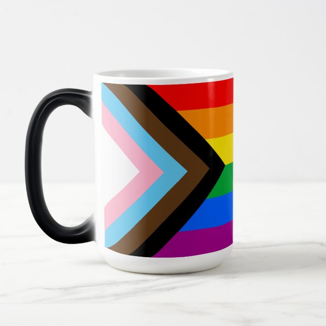 Tasse de café avec drapeau de fierté de progrès LG (Gauche)