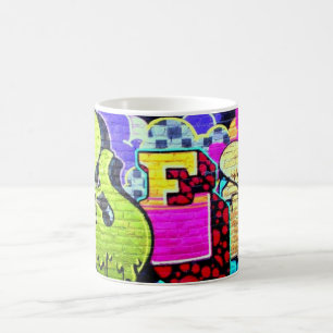 Tasse de café avec graffiti coloré oui mur