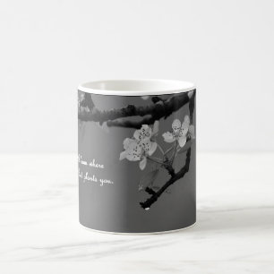 tasse de café avec la fleur où Dieu vous plante