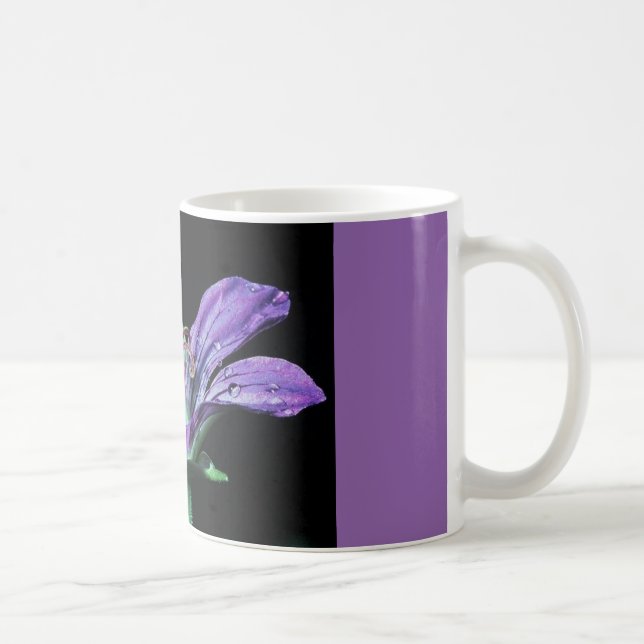 tasse de café avec la fleur pourpre (Droite)