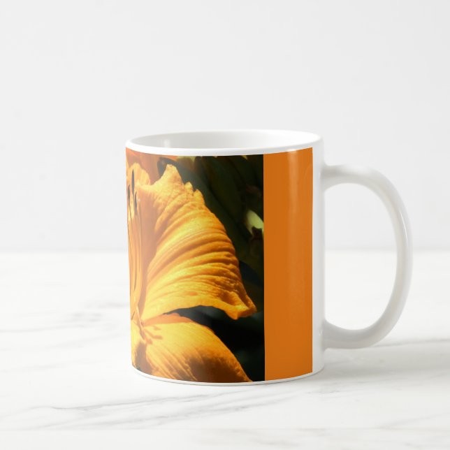 tasse de café avec le lis jaune (Droite)