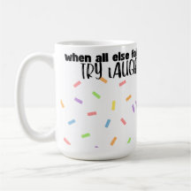 Tasse de café avec rire mignon et heureux