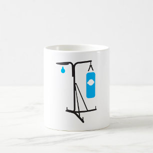 Tasse de café avec sac de frappe de boxe