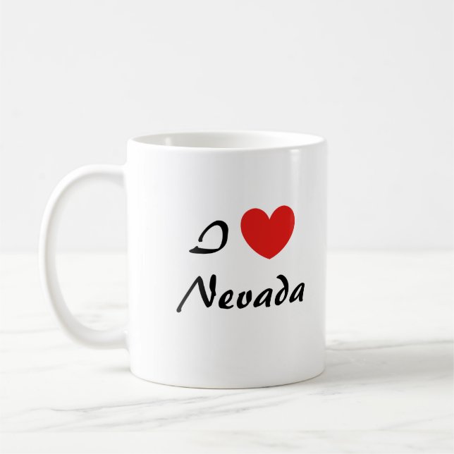 Tasse de café avec typographie de cœur J'adore Nev (Gauche)