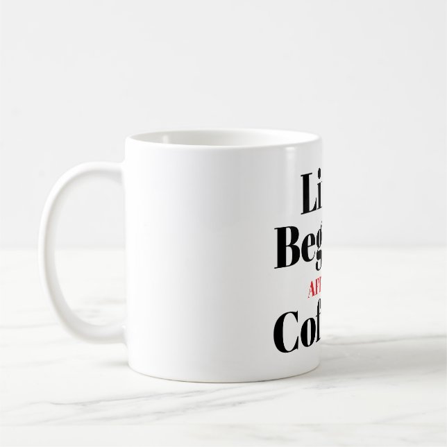 Tasse de café avec typographie « La vie commence a (Gauche)