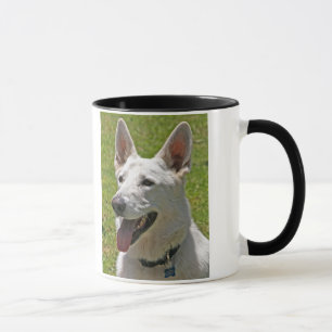 Tasse de café blanche de berger allemand
