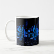 tasse de café bleu avec design bleu