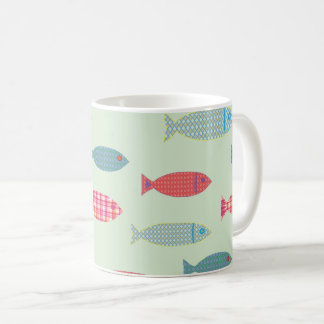 Tasse de café côtière à motif de poissons colorés