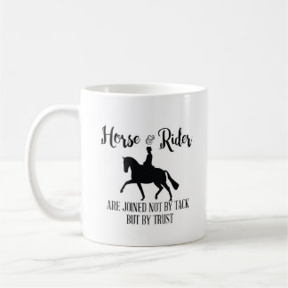Tasse de café de cheval réunis non par tac mais pa