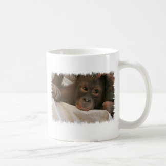 Tasse de café de chimpanzé de bébé