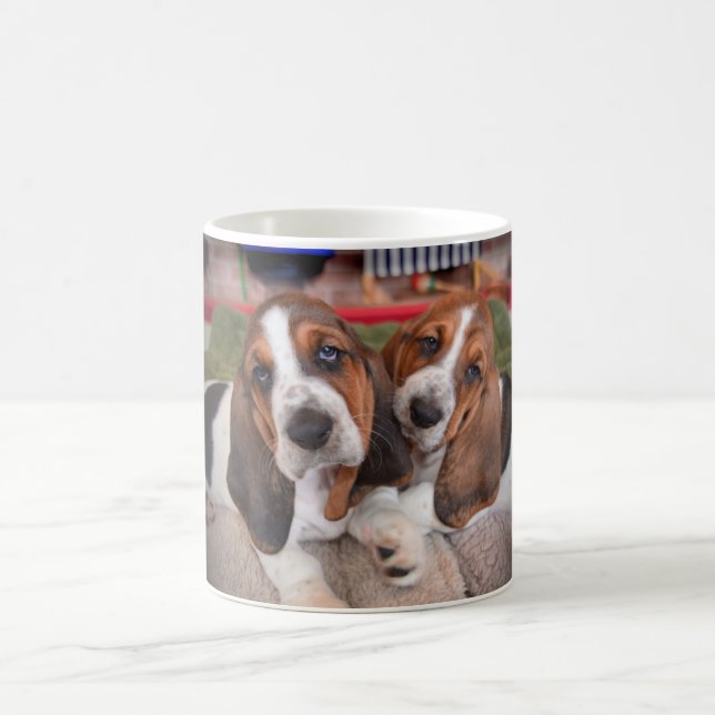 Tasse de café de chiots de Basset Hound (Centre)