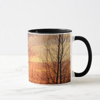 tasse de café de coucher du soleil d'hiver