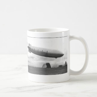 Tasse de café de DIRIGEABLE d'USS MACON de MARINE