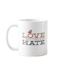 Tasse de café de haine d'atouts d'amour