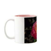 Tasse de café de rose pourpre et jaune