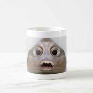 Tasse de café déplaisante drôle de monstre de t