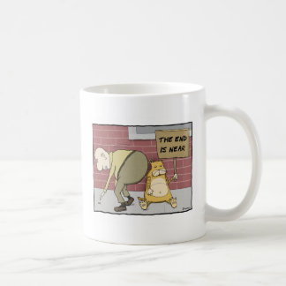 Tasse de café drôle de chat : L'extrémité est près