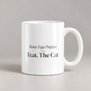 Tasse de café drôle de pratique de yoga à la maiso