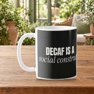 Tasse de café drôle Le décaféiné est un construit