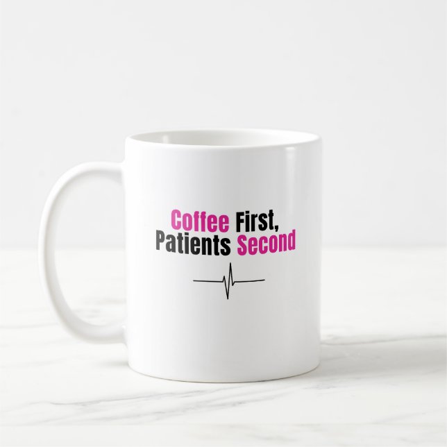 Tasse de café drôle pour infirmière – Café d'abord (Gauche)