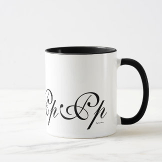 Tasse de café élégante de l'initiale P de