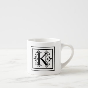 Tasse de café express de monogramme de la lettre K