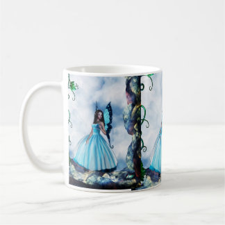 Tasse de café féerique de papillon romantique bleu