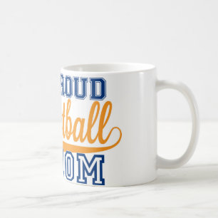 Tasse de café fière de maman du football