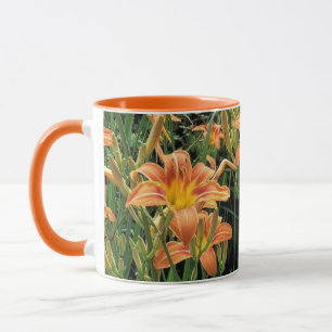 Tasse de café fleur de jardin de jour de lys orang