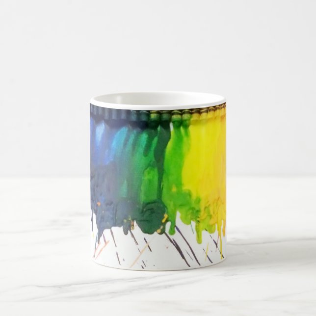 Tasse de café fondue par arc-en-ciel d'artiste (Centre)