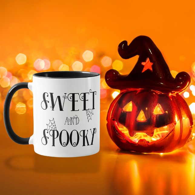 Tasse de café Halloween « Toile d'araignée sucrée  (Sweet and Spooky Spiderweb Halloween Coffee Mug)