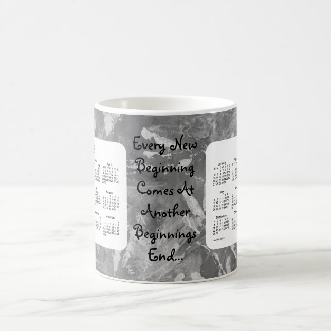 Tasse de café noir de 2018 débuts du calendrier (Centre)