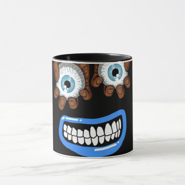 Tasse de café noire avec visage de monstre effraya (Centre)
