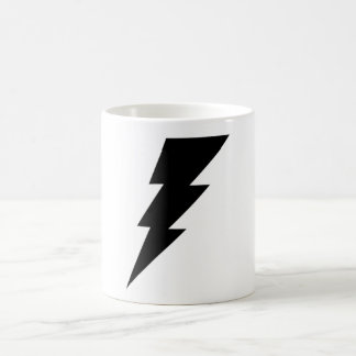 Tasse de café noire de boulon de foudre !
