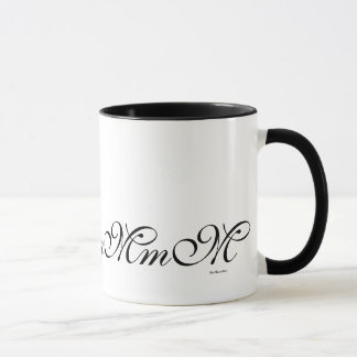 Tasse de café noire de motif de l'initiale M de