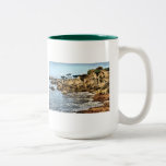 Tasse de café Pacifique de Grove*<br><div class="desc">Appréciez une tasse de café comme vous regardez une photo originale de la belle côte le long du verger Pacifique, la Californie. Les roches côtières brunes, les arbres de Monterey Cypress, le Pacifique bleu. Une belle image à détendre avec. Customisez la tasse si vous voulez ainsi : taille, styles, couleurs,...</div>