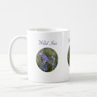 Tasse de café sauvage de fleur sauvage d'iris
