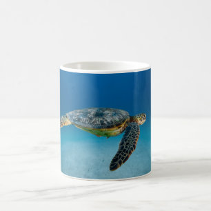 Tasse de café Tortue marine nageant dans la faune