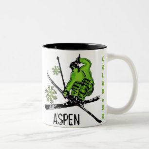 Tasse de café verte de skieur de thème d'Aspen le