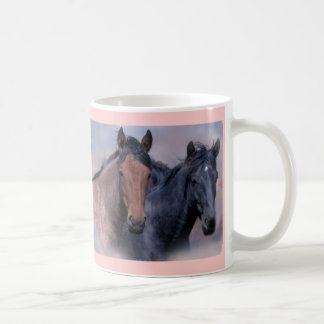 Tasse de chevaux sauvages