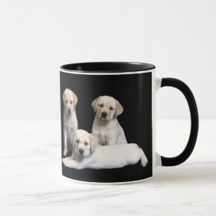 Tasse de chiot de labrador retriever