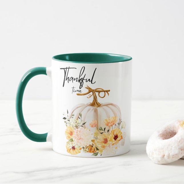 Tasse de citrouille de Thanksgiving, Temps reconna (Avec donut)