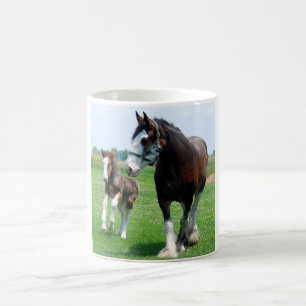 Tasse de Clydesdale et de pouliche