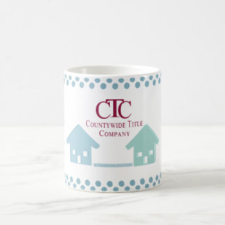 Tasse de CTC avec les maisons bleues